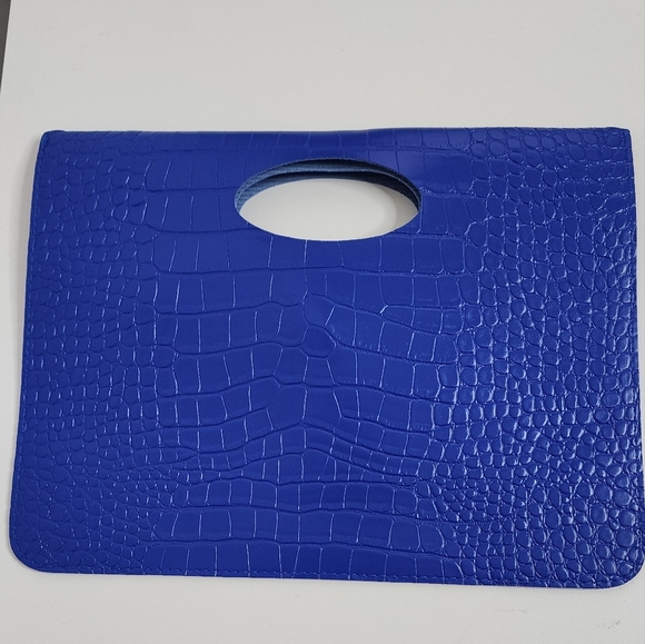 ‼️NEW‼️Blue Crocodile Embossed Clutch - Picture 8 of 10